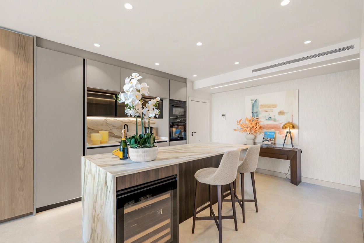 Beachfront flat in Estepona — Bedroom