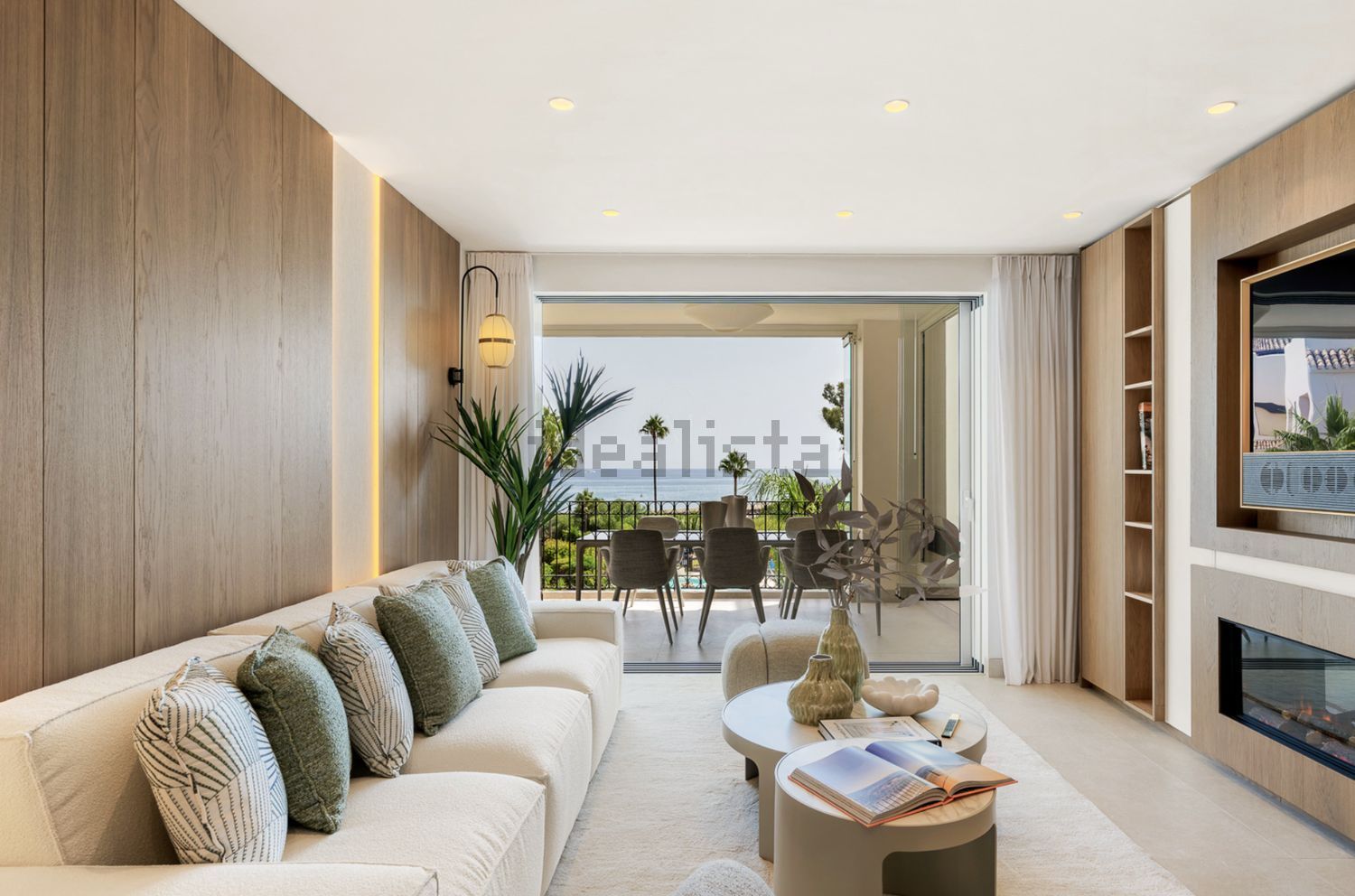 Appartement en première ligne de plage à Estepona — Séjour