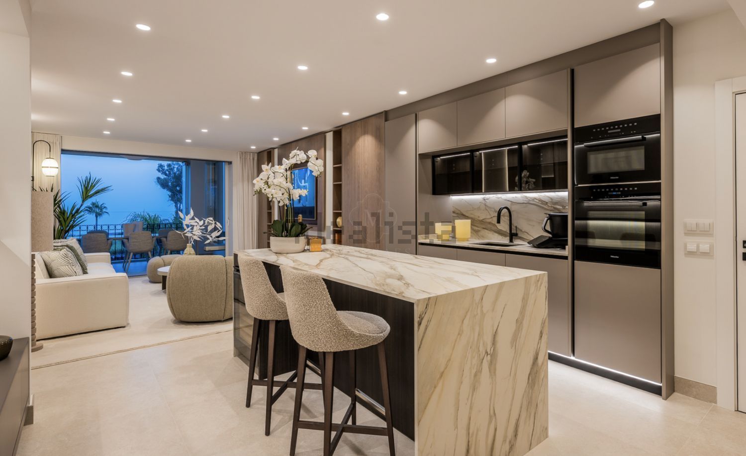 Appartement en première ligne de plage à Estepona — Cuisine