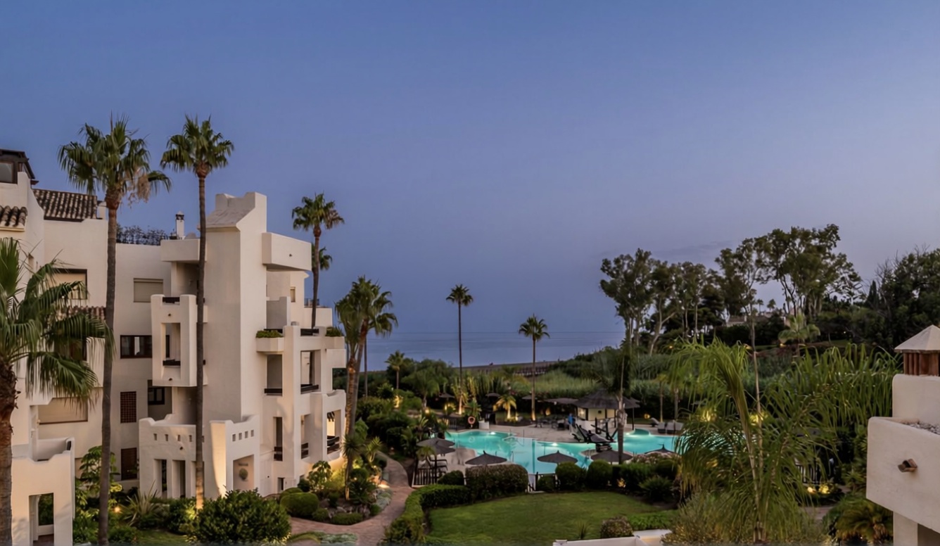 Beachfront flat in Estepona — Sea view