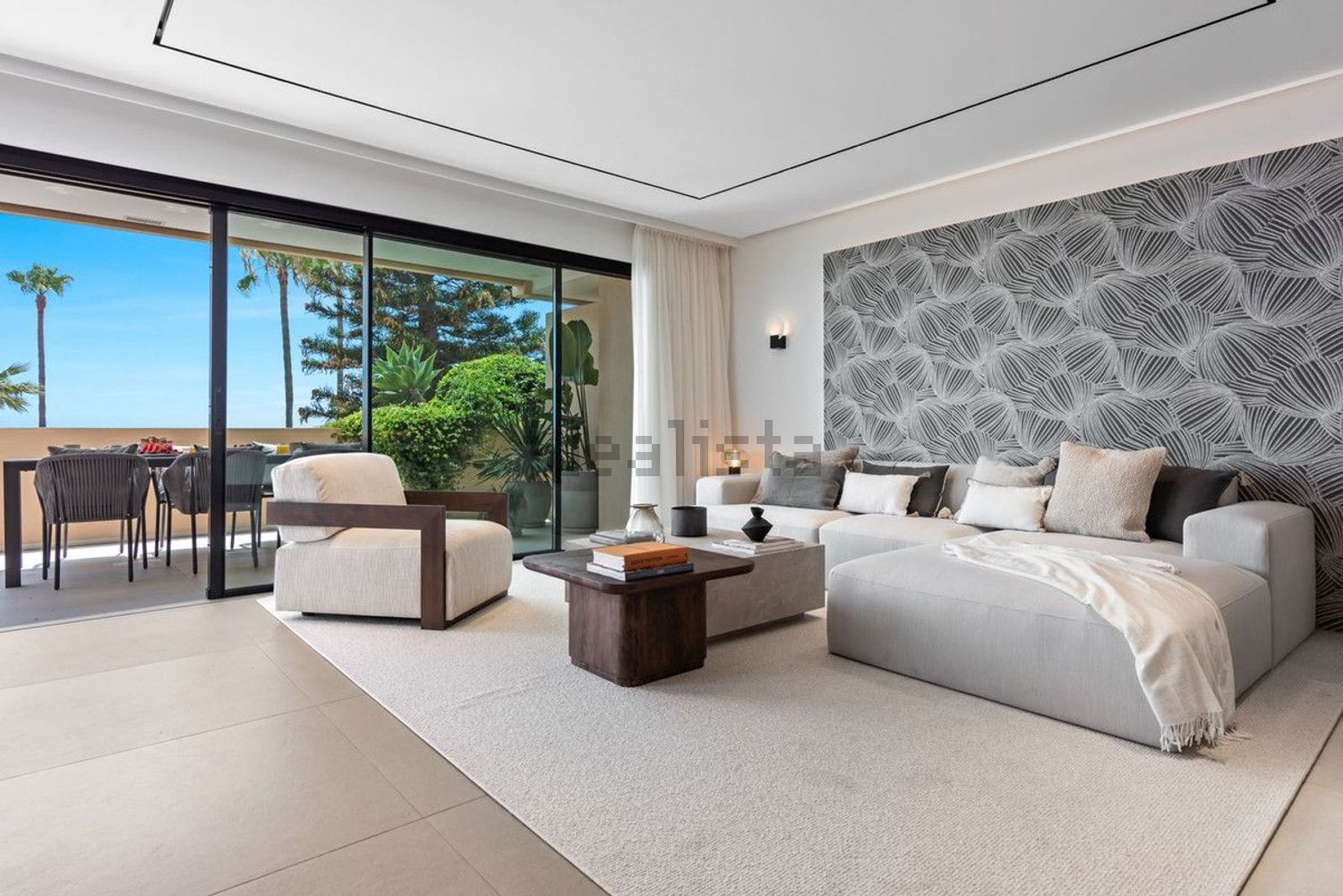 Apartamento em primeira linha de praia em Estepona — Sala