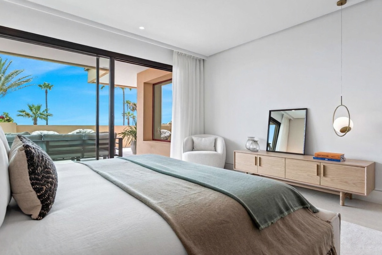 Beachfront flat in Estepona — Bedroom