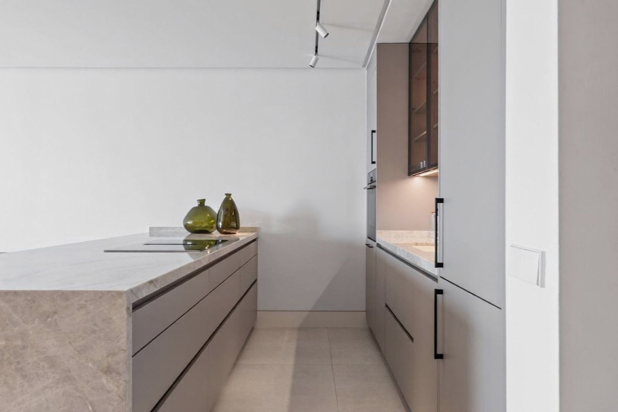 Beachfront flat in Estepona — Kitchen