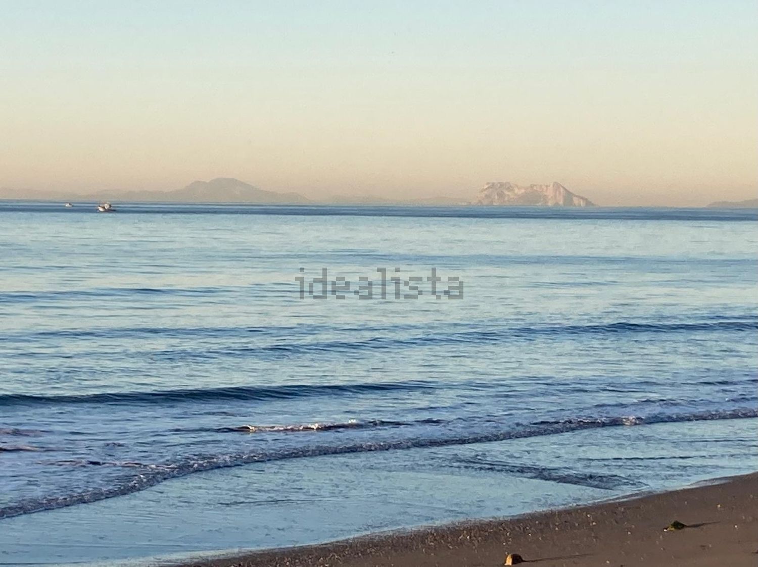 Appartement en première ligne de plage à Estepona — Vue mer