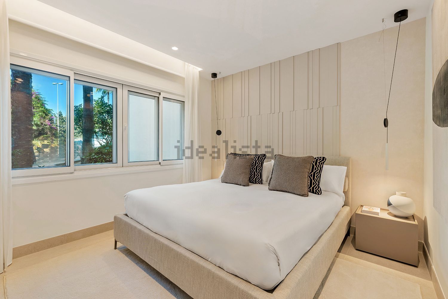 Beachfront flat in Estepona — Bedroom