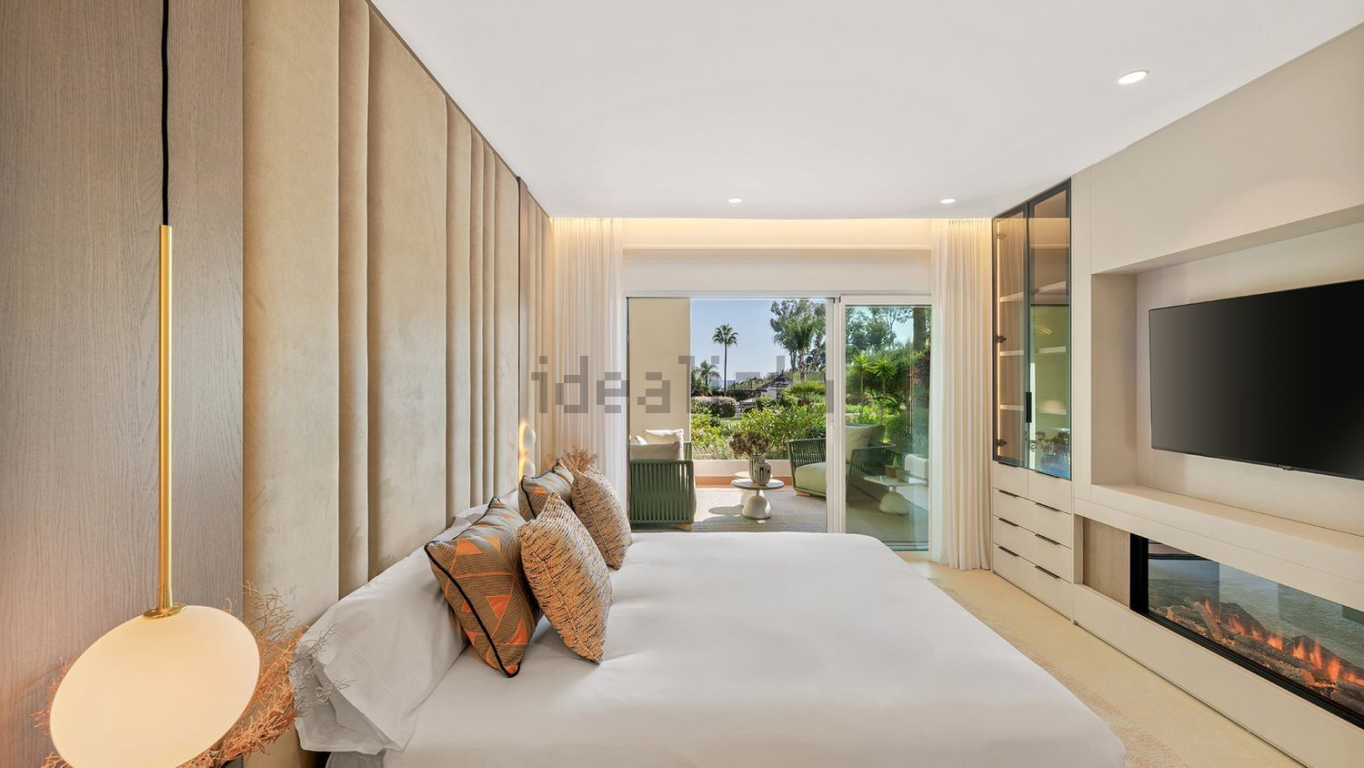 Beachfront flat in Estepona — Bedroom