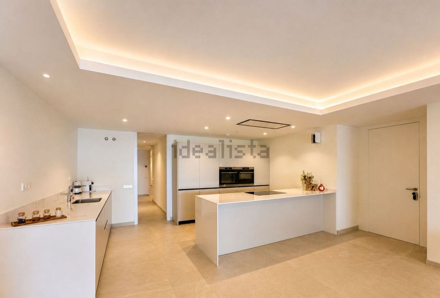 Beachfront flat in Estepona — Kitchen