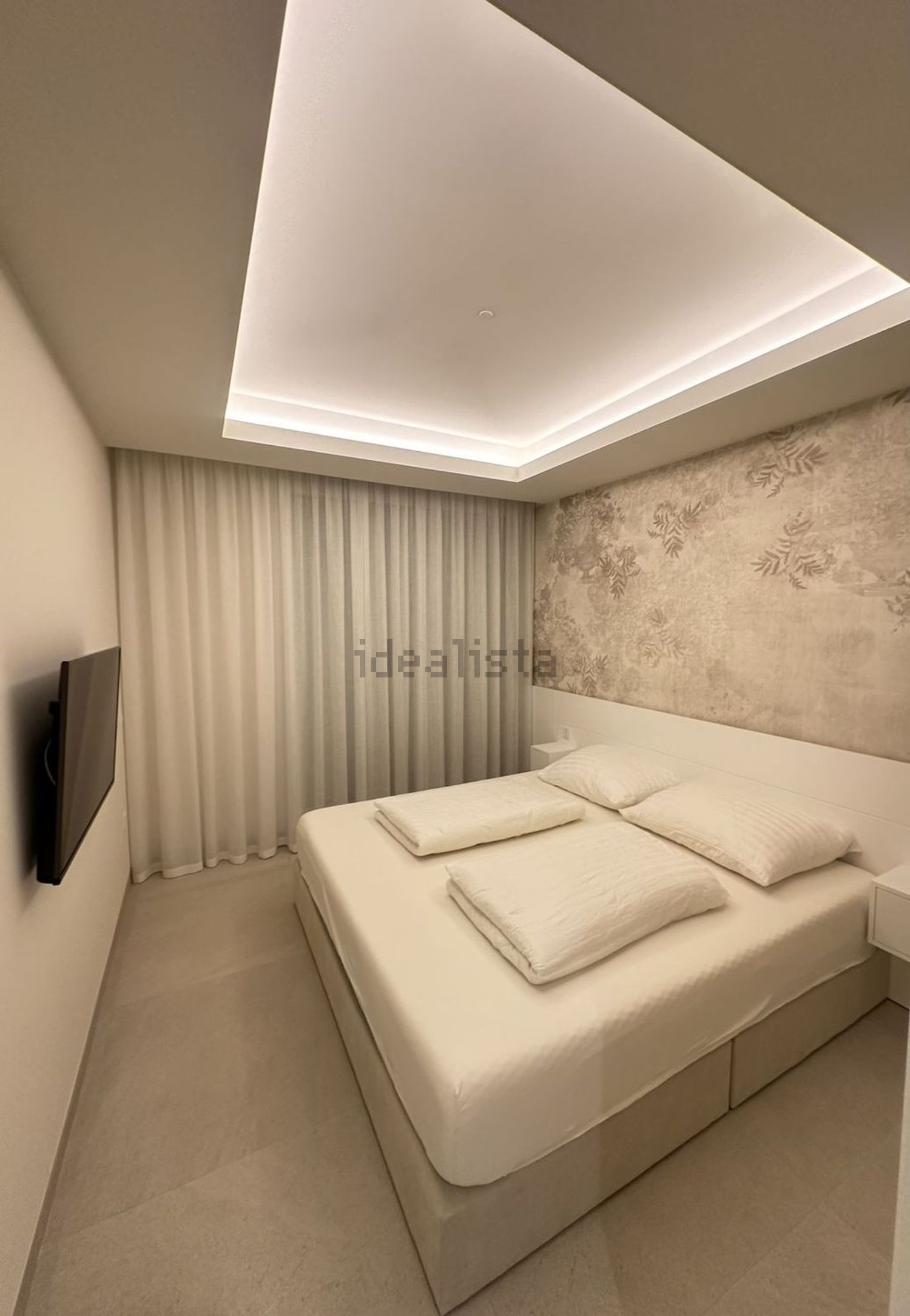 Beachfront flat in Estepona — Bedroom