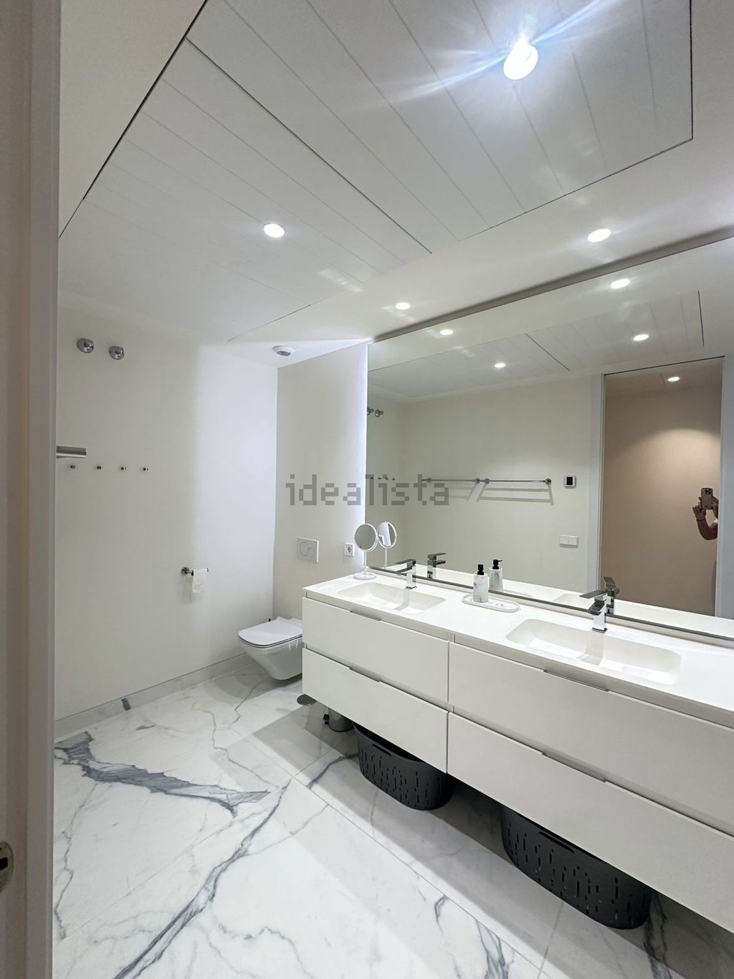 Beachfront flat in Estepona — Bathroom