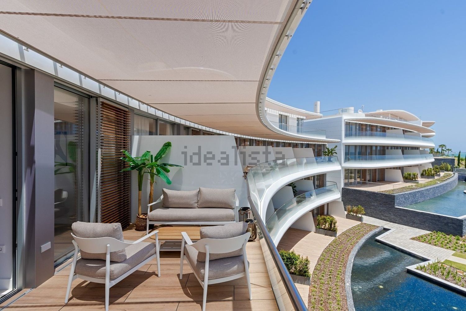 Appartement en attique en première ligne de mer à Estepona