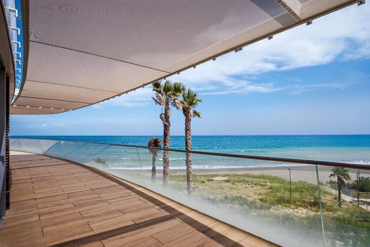 Seafront attic in Estepona — Sea terrace