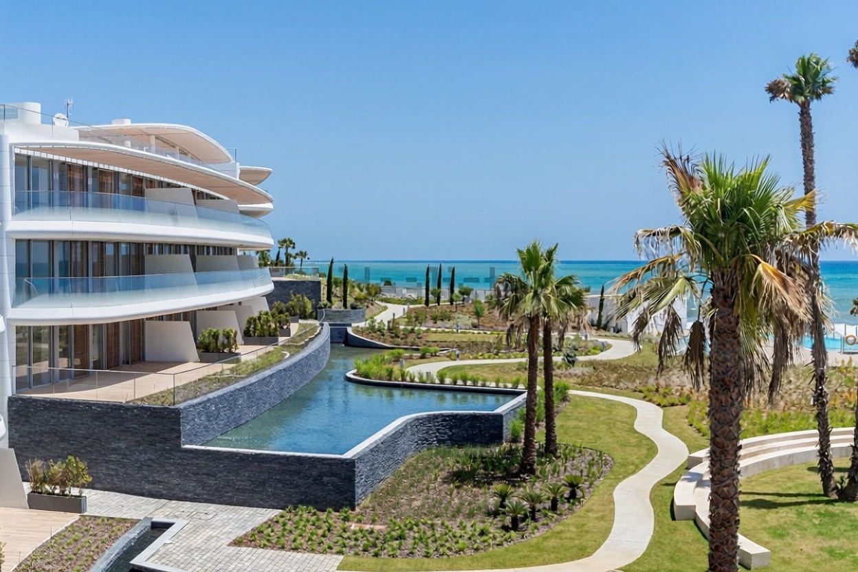Seafront attic in Estepona — Sea view
