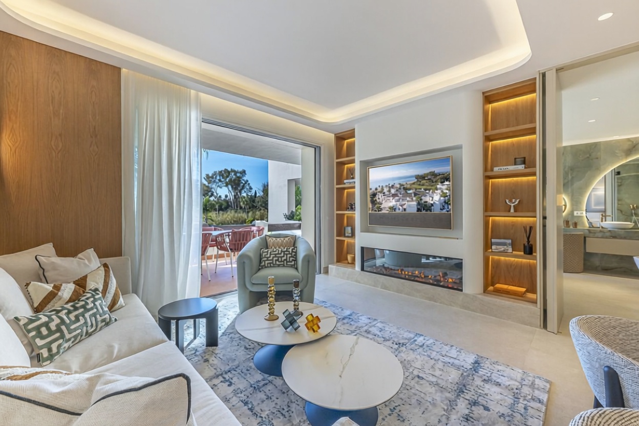 Beachfront flat in Estepona — Living room