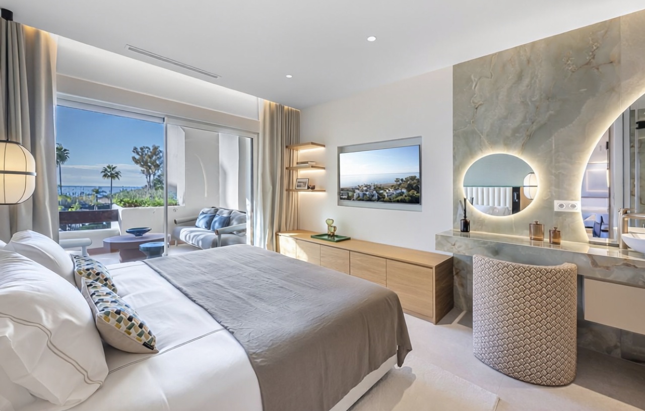 Beachfront flat in Estepona — Bedroom