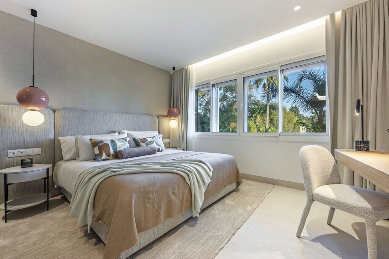 Beachfront flat in Estepona — Bedroom