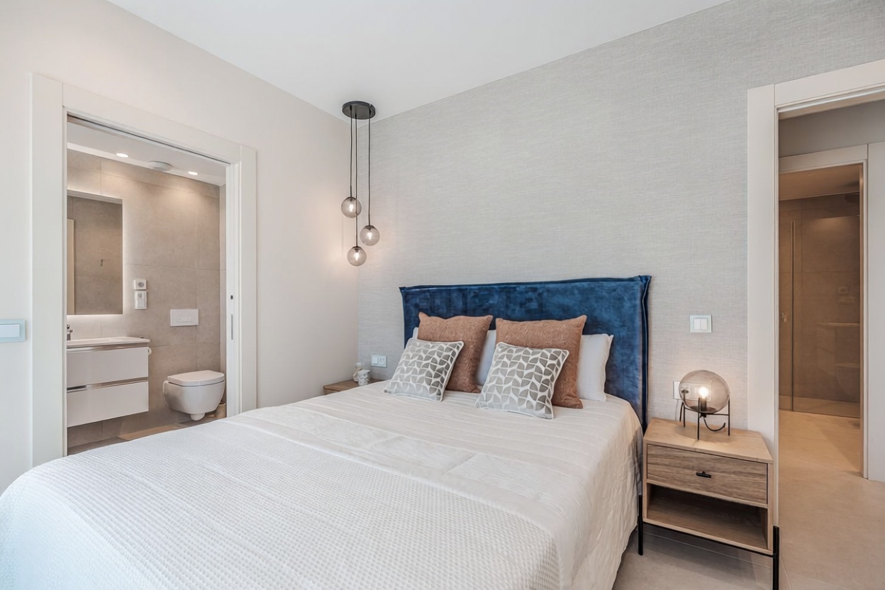 Beachfront flat in Estepona — Bedroom