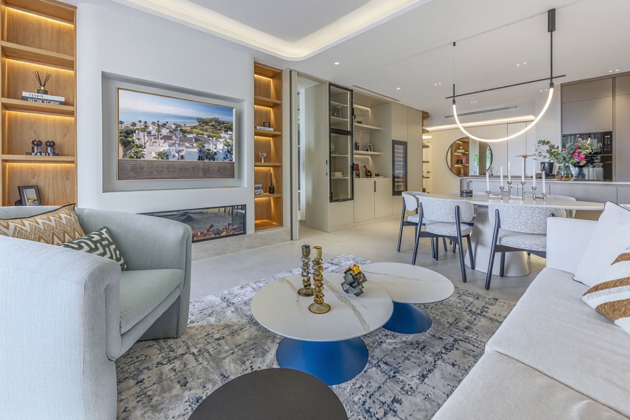 Beachfront flat in Estepona — Living room