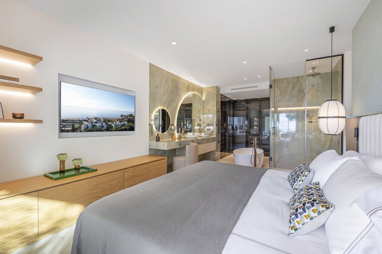 Beachfront flat in Estepona — Bedroom