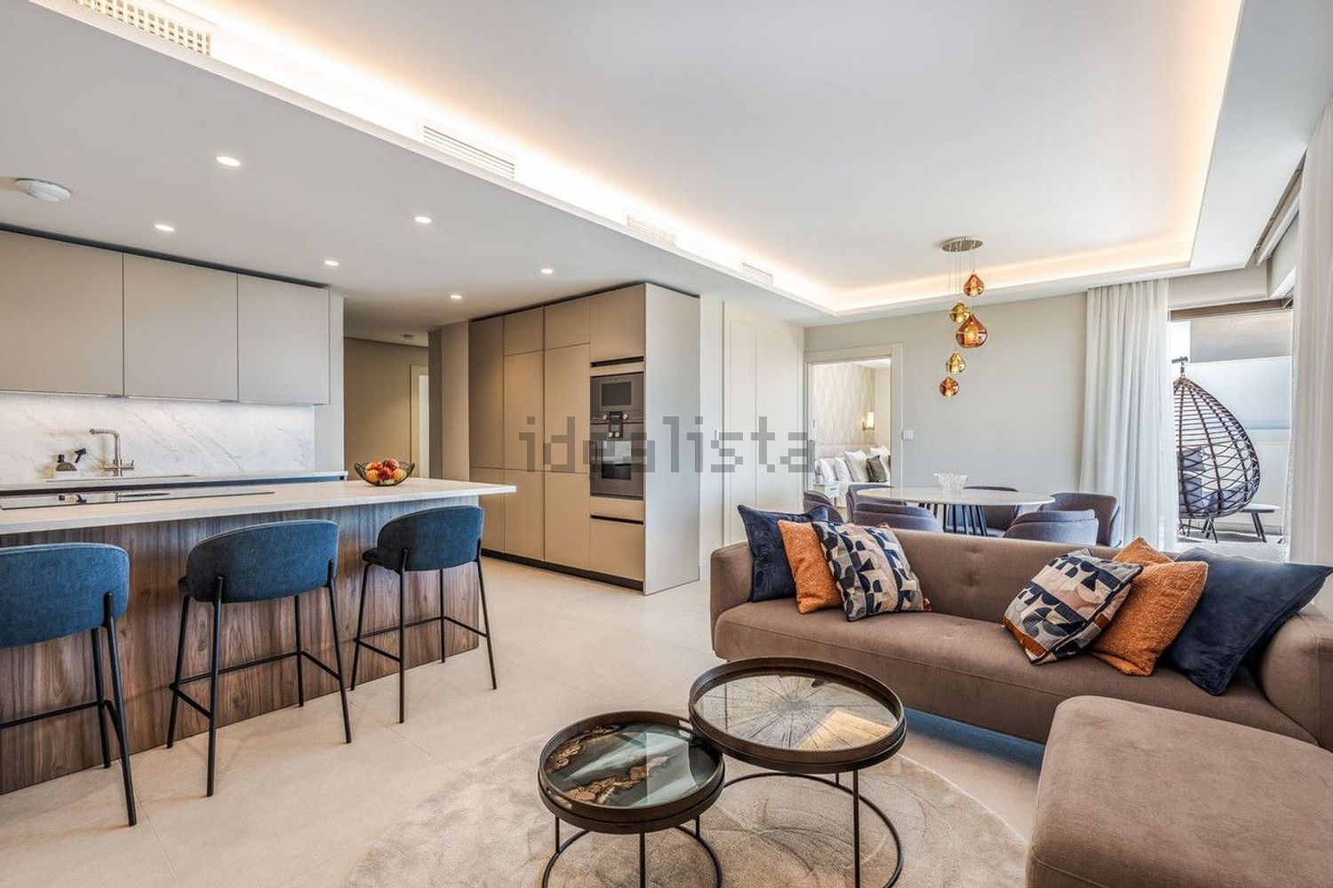 Beachfront flat in Estepona — Living room