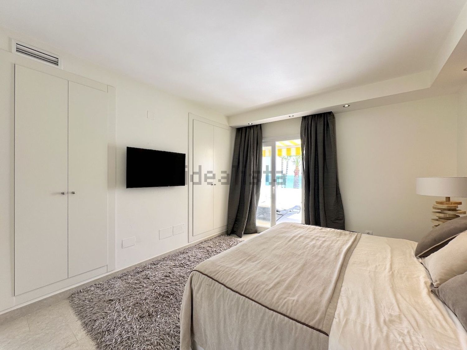 Seafront attic in Estepona — Bedroom