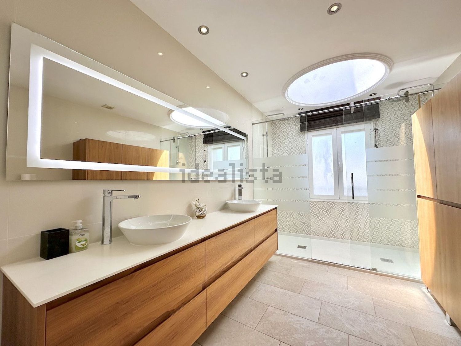 Seafront attic in Estepona — Bathroom