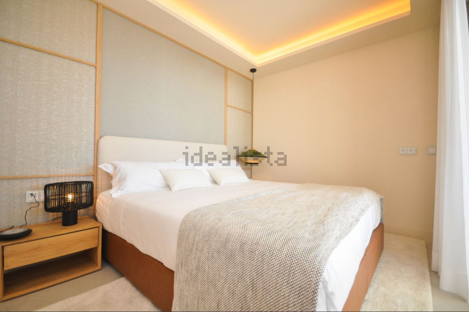 Beachfront flat in Estepona — Bedroom