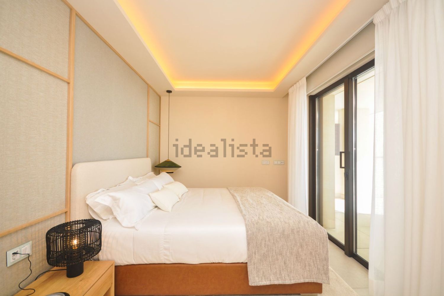 Beachfront flat in Estepona — Bedroom