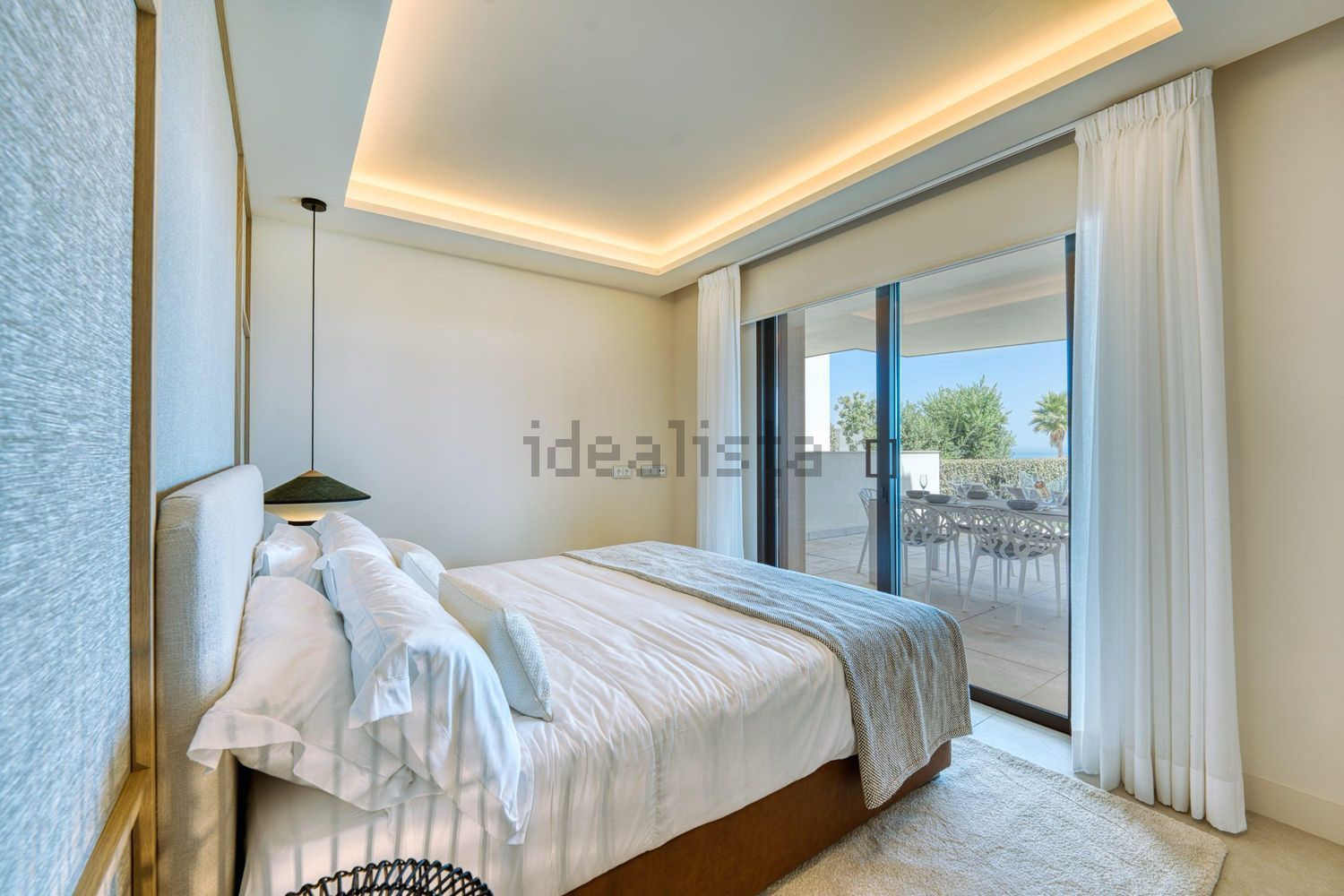 Piso en primera línea de playa en Estepona — Dormitorio