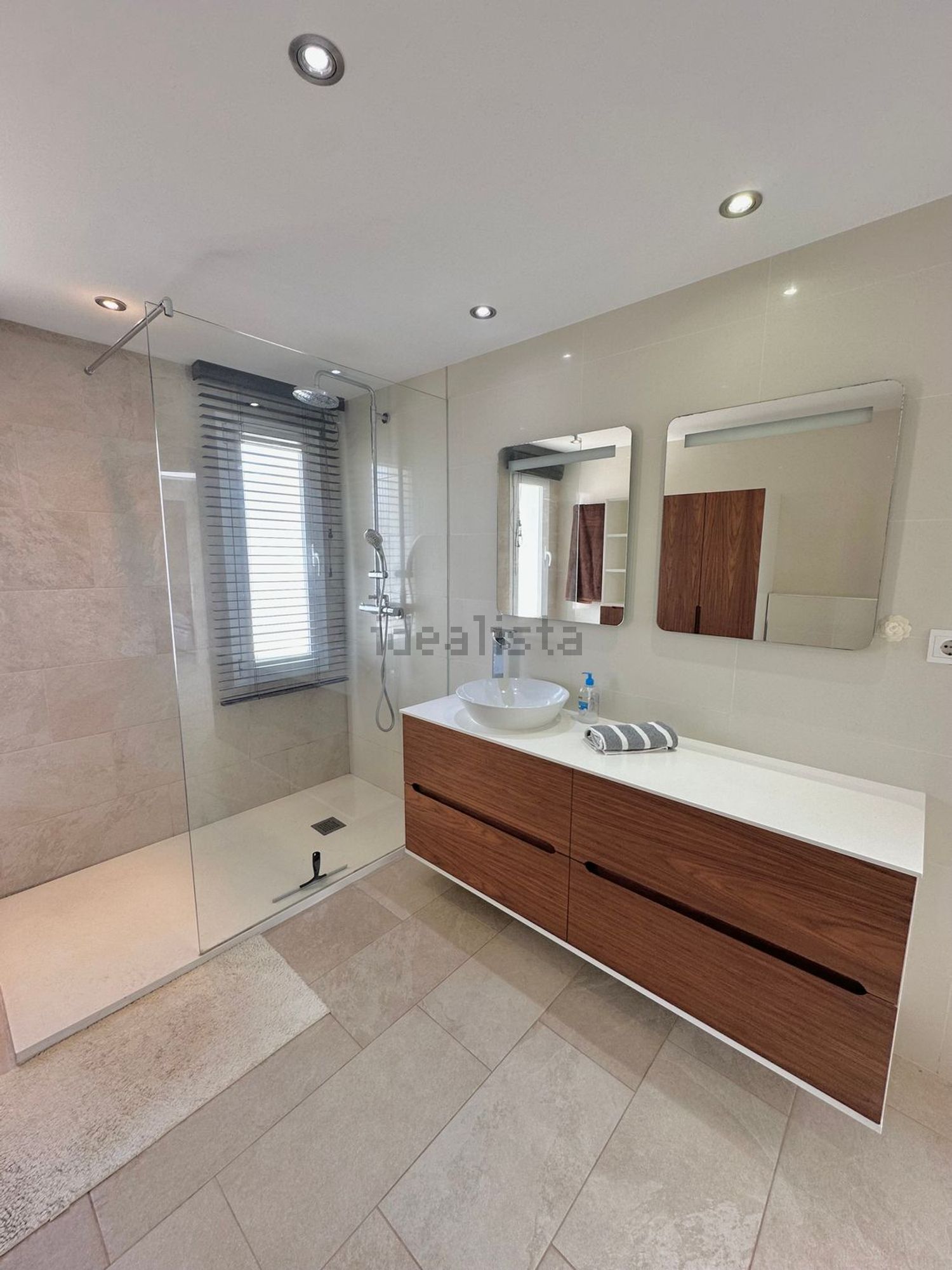 Ático en primera línea de mar en Estepona — Baño