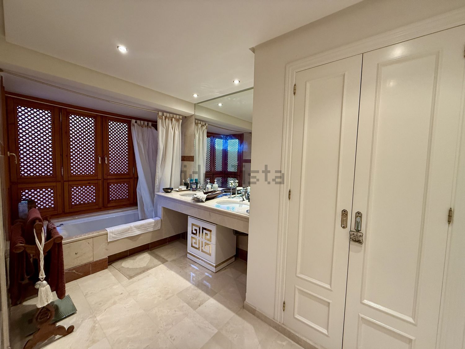 Beachfront flat in Estepona — Bathroom