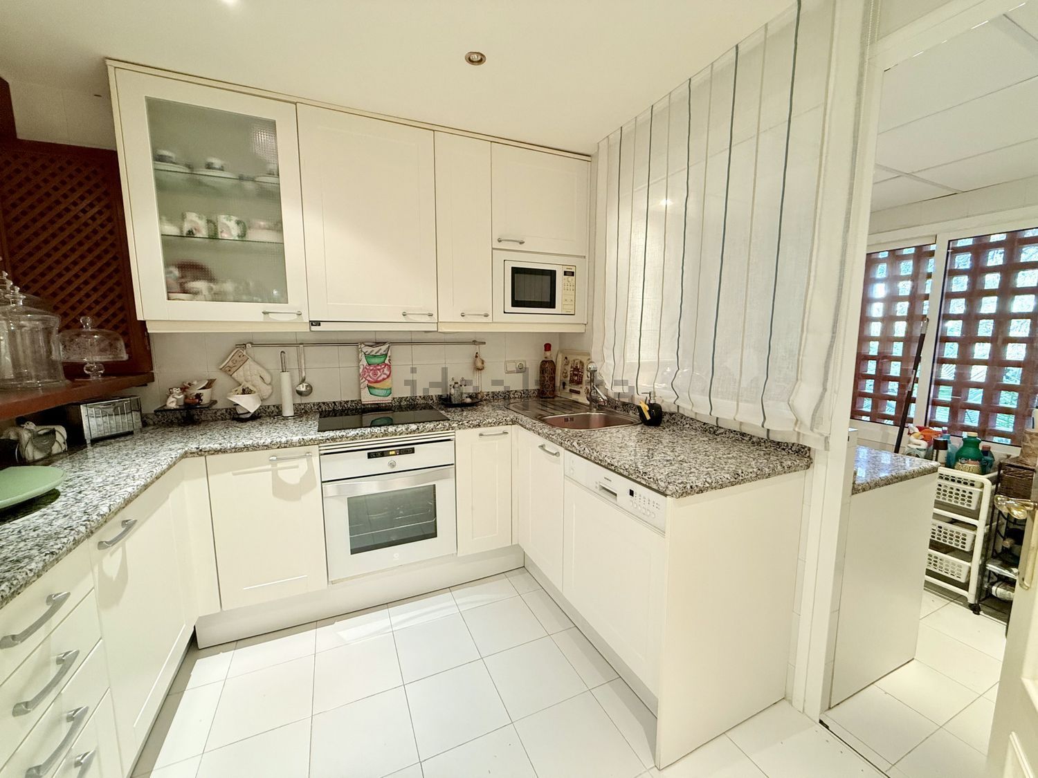 Beachfront flat in Estepona — Kitchen