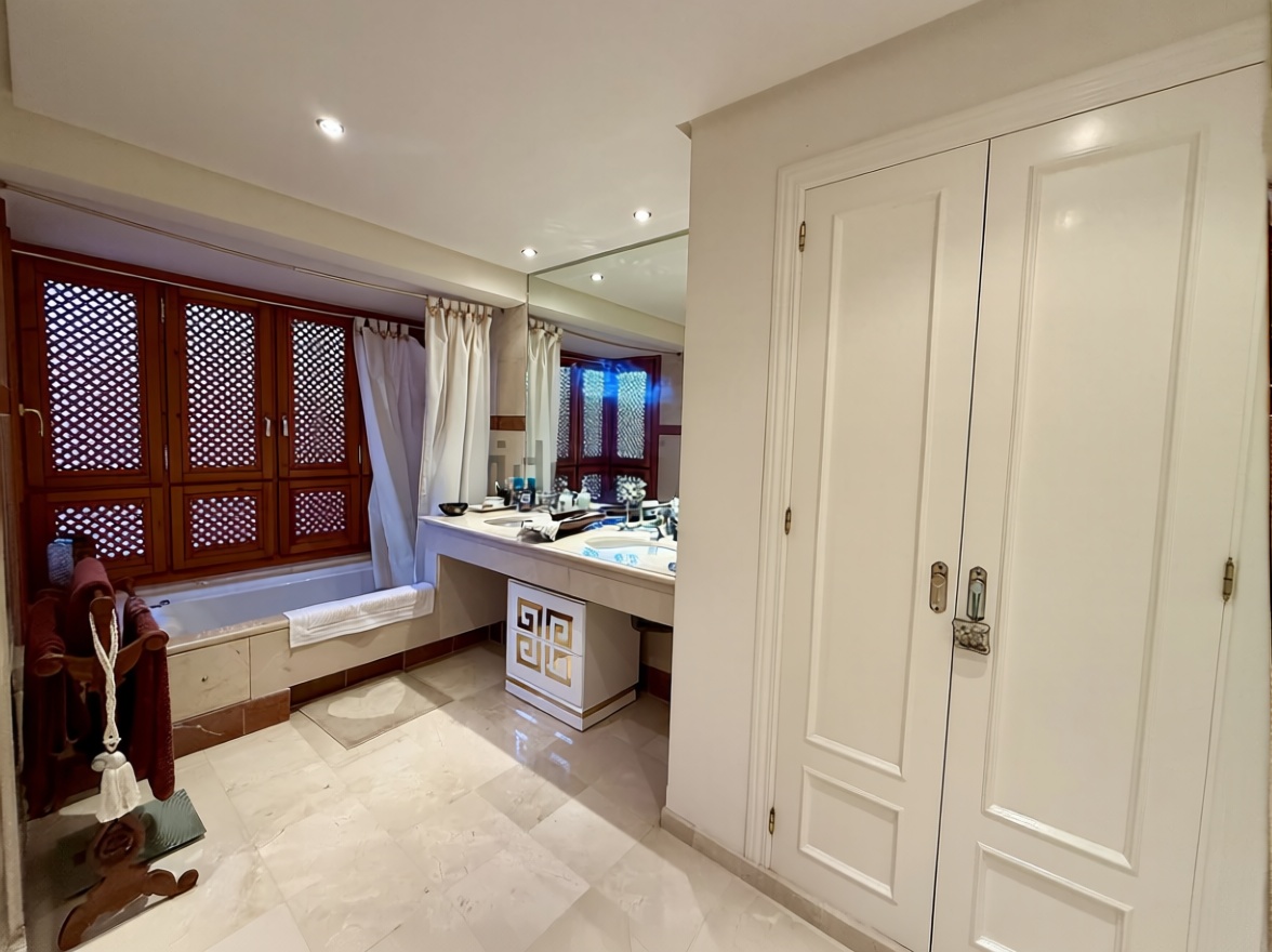 Appartement en première ligne de plage à Estepona — Sanitaires
