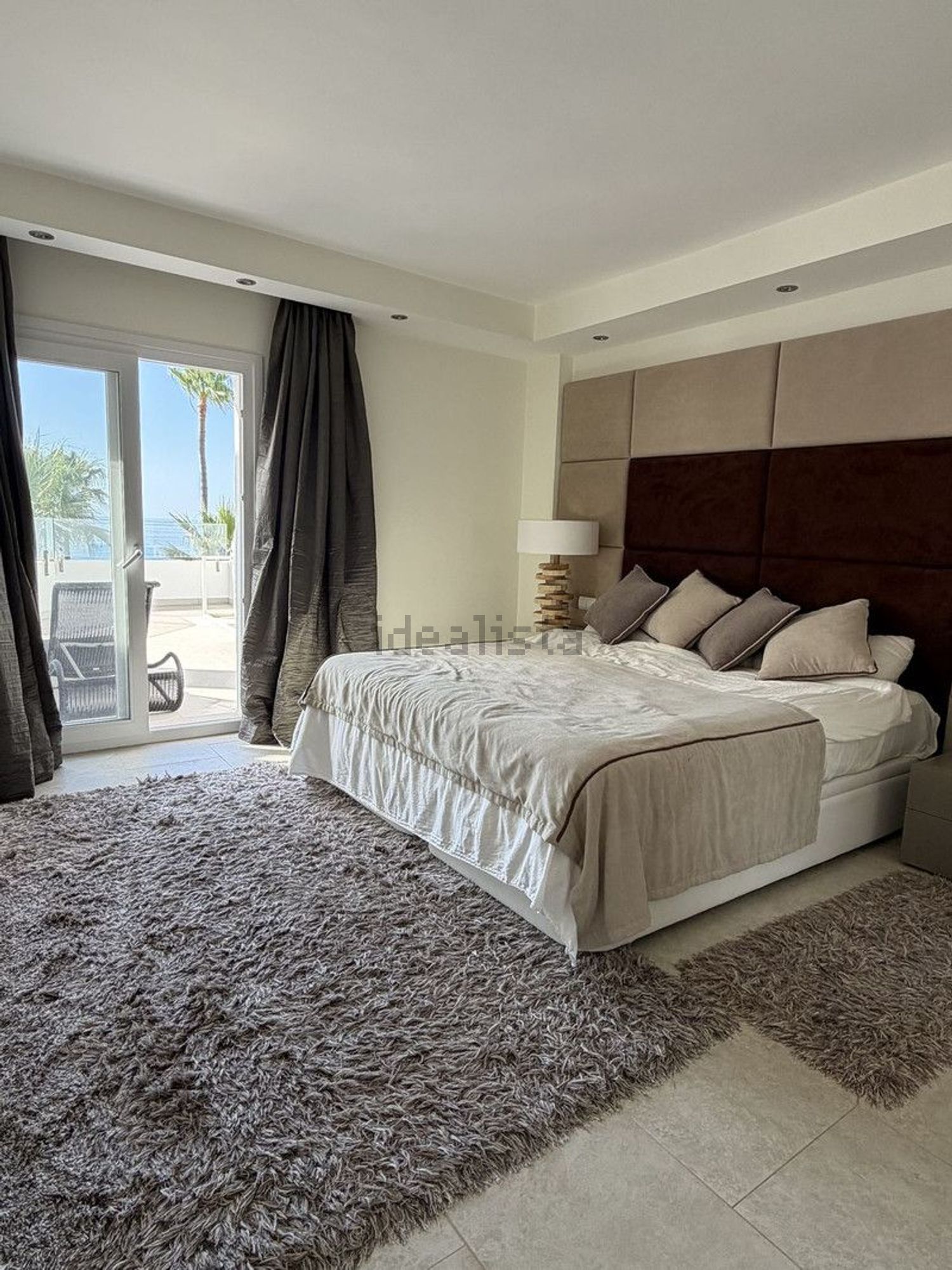Seafront attic in Estepona — Bedroom