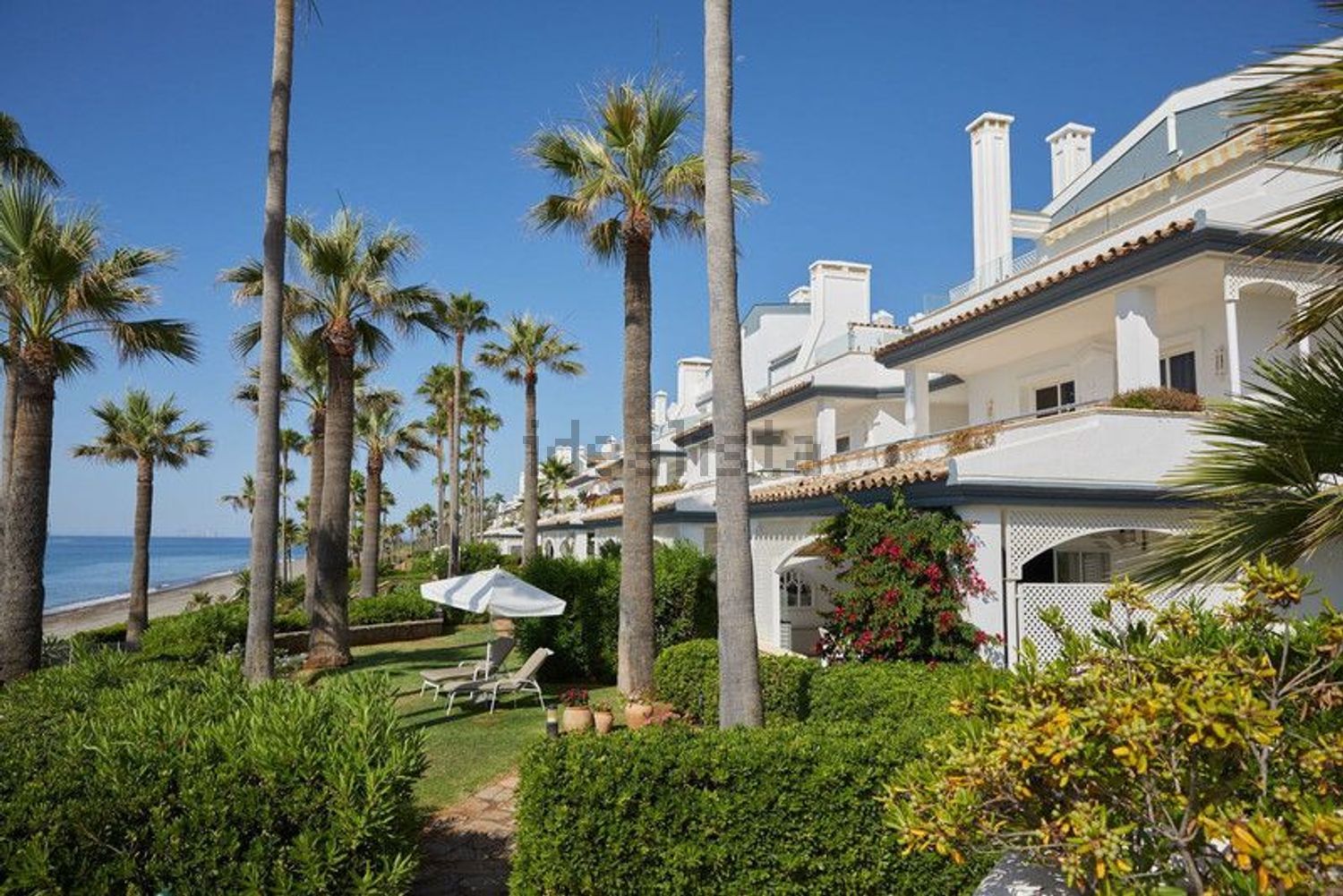 Seafront attic in Estepona — Sea view