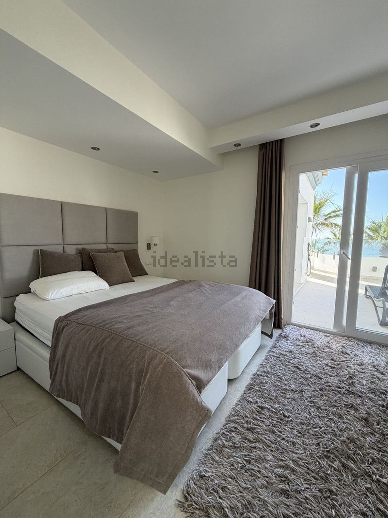 Seafront attic in Estepona — Bedroom