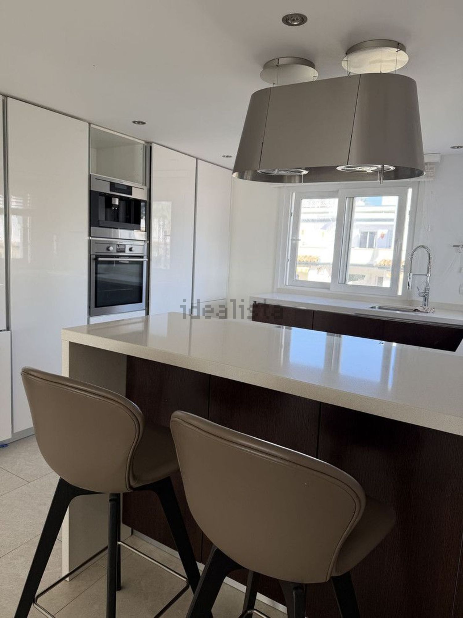 Seafront attic in Estepona — Kitchen
