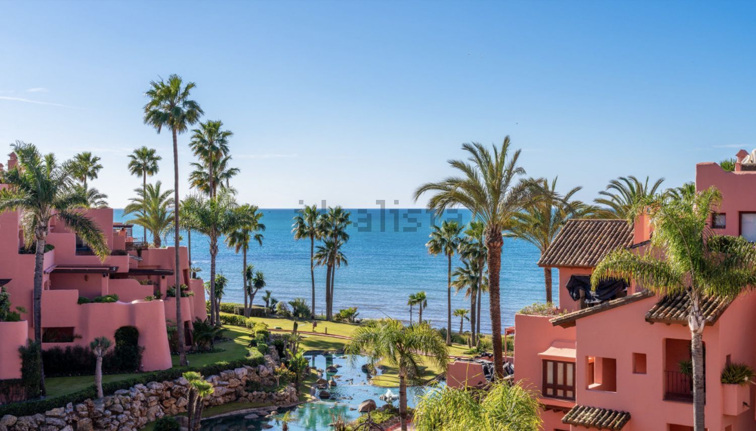 Seafront attic in Estepona — Sea view
