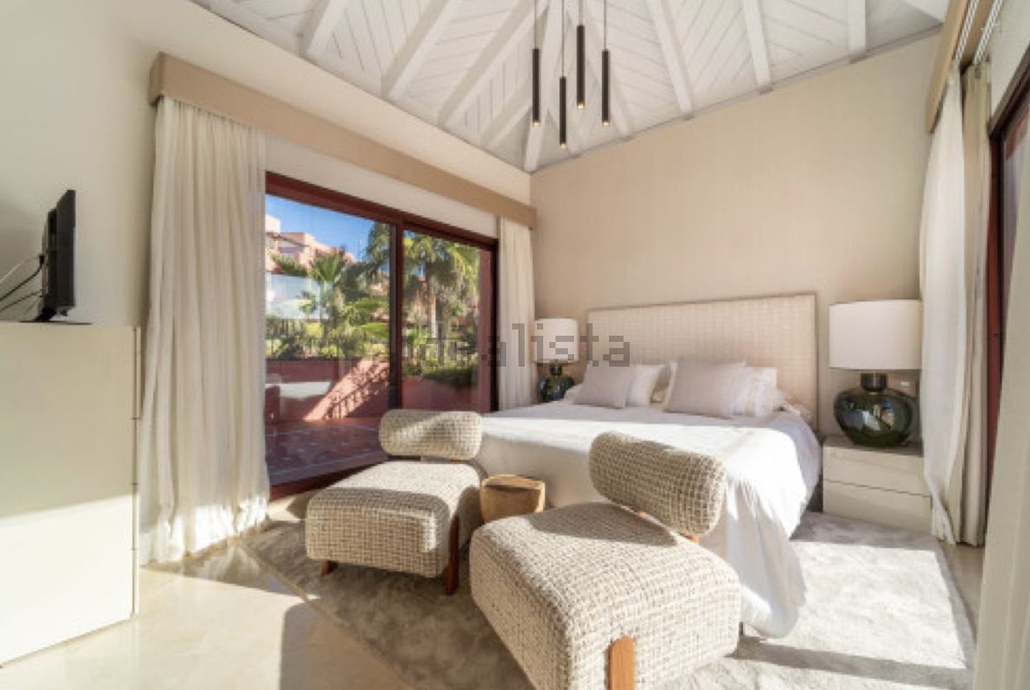 Seafront attic in Estepona — Bedroom