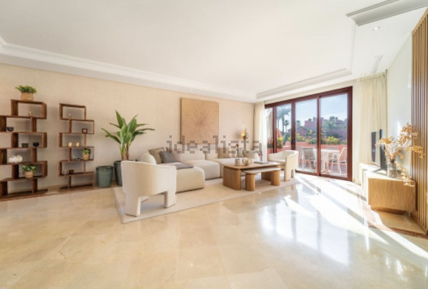 Seafront attic in Estepona — Living room