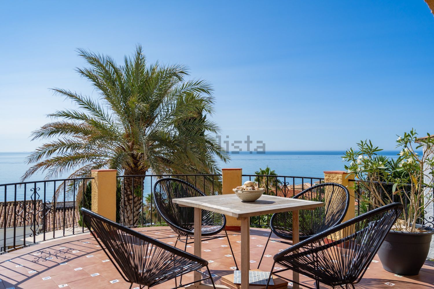 Chalet avec accès direct à la plage à Estepona — Terrasse mer
