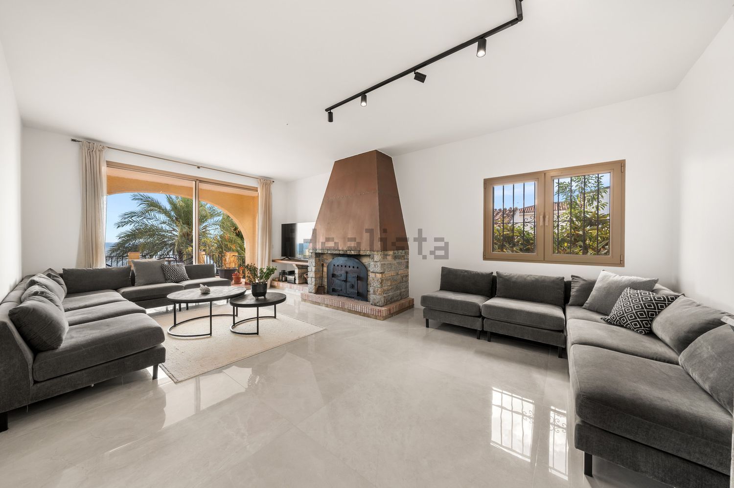 Chalet avec accès direct à la plage à Estepona — Séjour