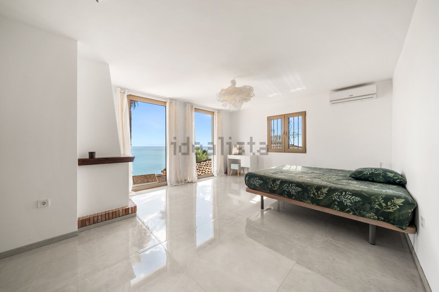 Chalet avec accès direct à la plage à Estepona — Chambre