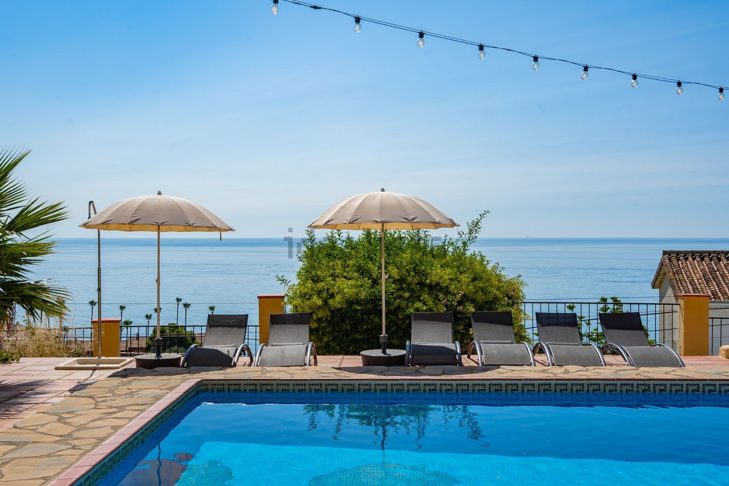 Chalet mit direkter Strandzugang in Estepona