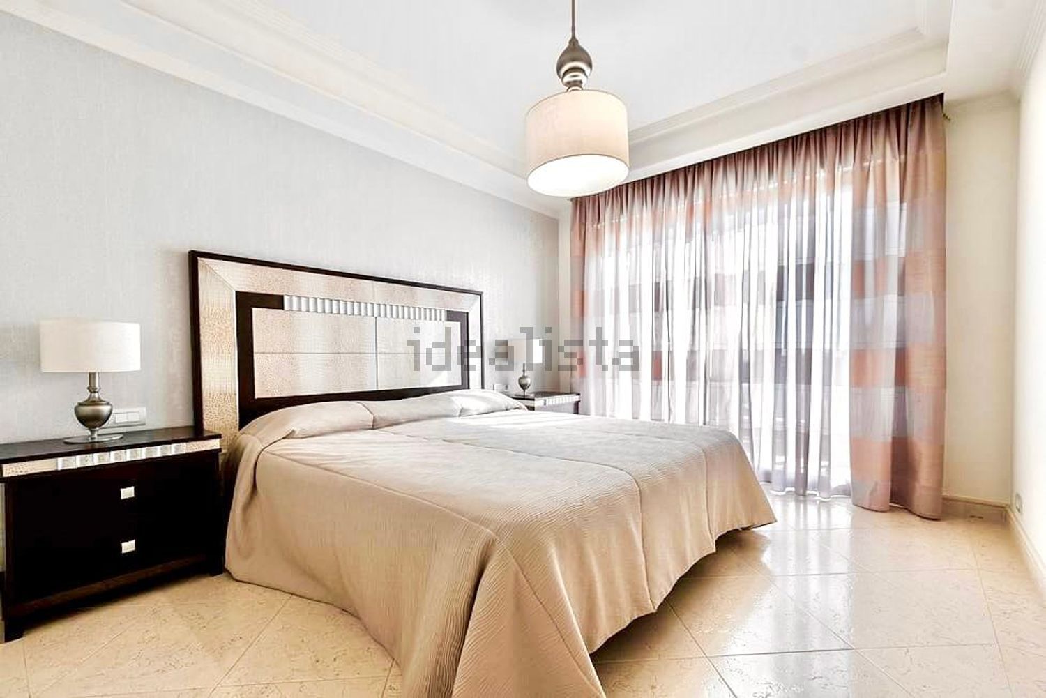 Beachfront flat in Estepona — Bedroom