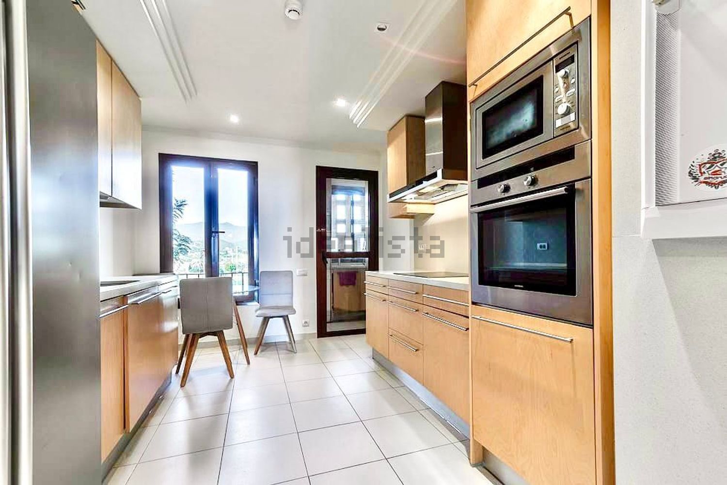 Beachfront flat in Estepona — Kitchen