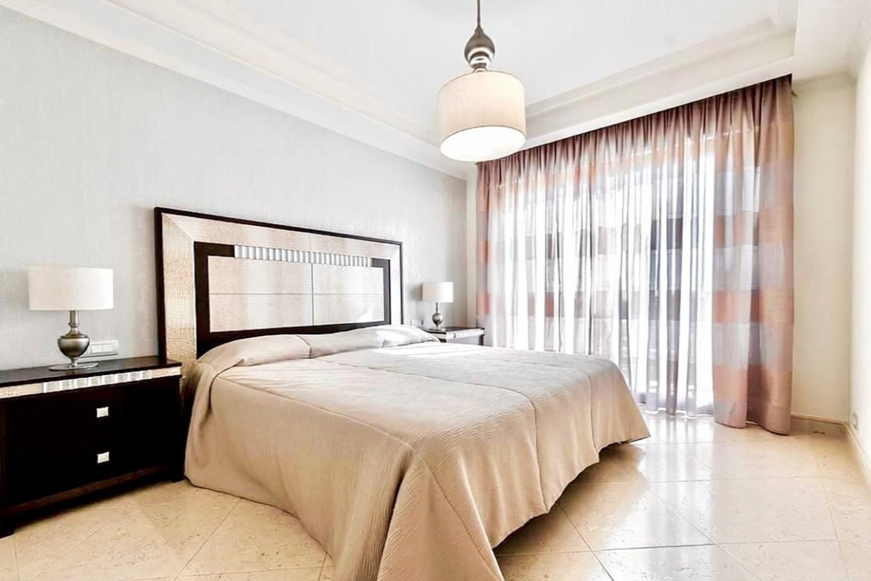 Beachfront flat in Estepona — Bedroom