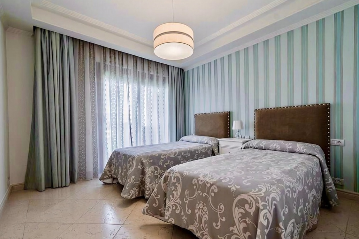 Beachfront flat in Estepona — Bedroom
