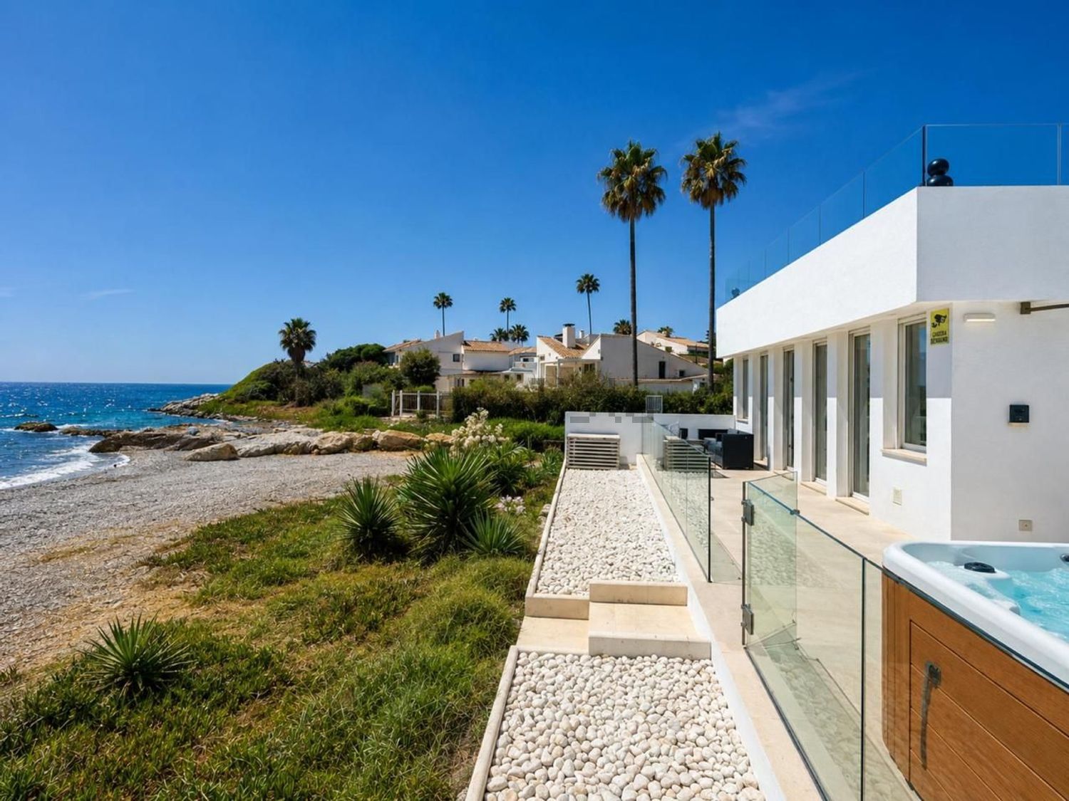 Chalet with direct beach access in Estepona — Sea view