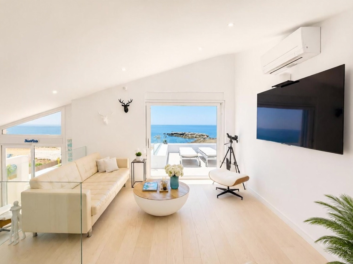 Chalet con acceso directo a playa en Estepona — Salón
