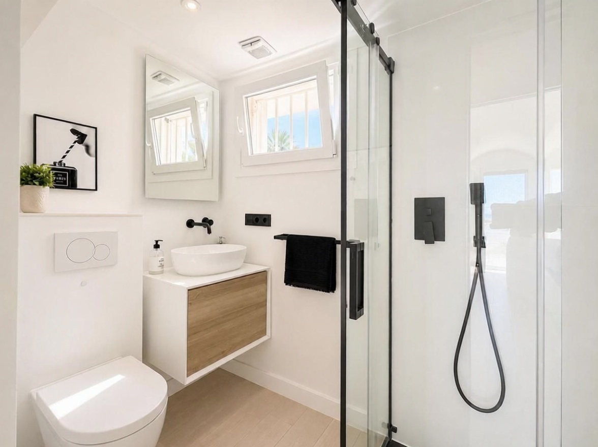 Chalet con acceso directo a playa en Estepona — Baño
